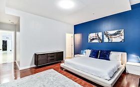 Lovely 2Bd Apt Steps From The Convention Center